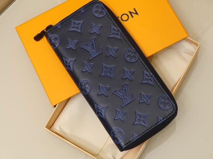 Louis Vuitton Wallet 20 cm – product image 1