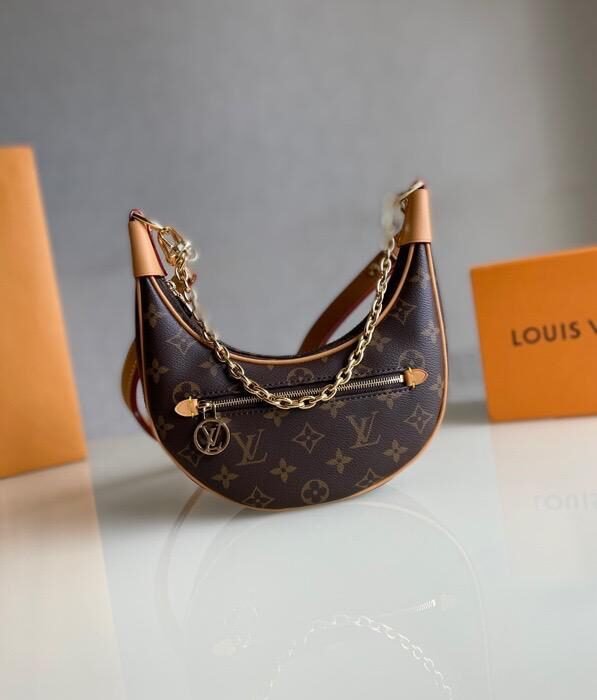 Louis Vuitton Loop Monogram Canvas 23cm – product image 1